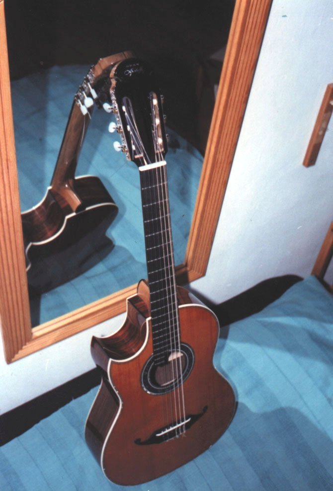 http://www.schrammguitars.com/gran_014.jpg